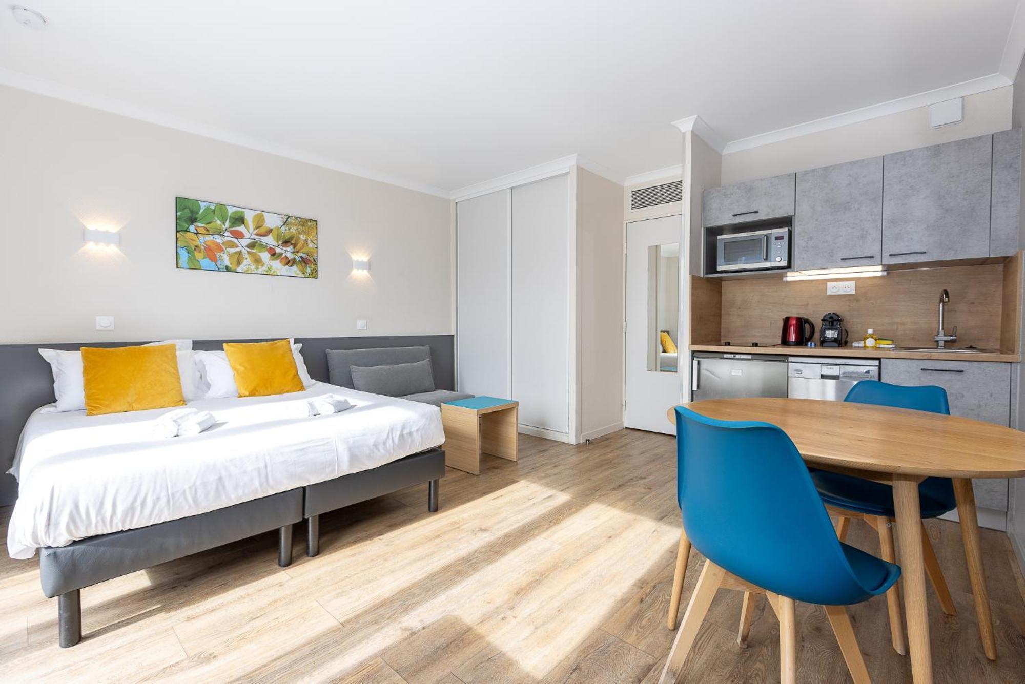 Star Of Life Apartment กูร์เบอวัวร์ ภายนอก รูปภาพ