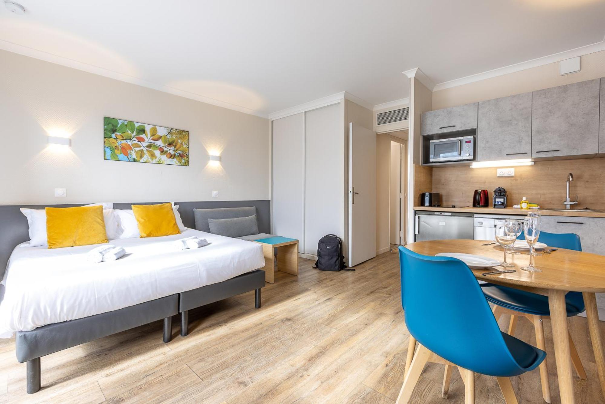 Star Of Life Apartment กูร์เบอวัวร์ ภายนอก รูปภาพ