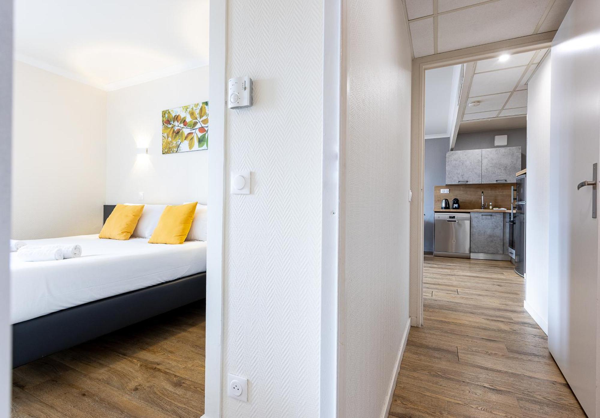 Star Of Life Apartment กูร์เบอวัวร์ ภายนอก รูปภาพ