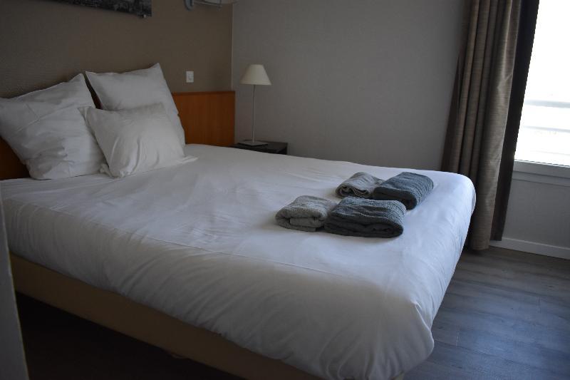 Star Of Life Apartment กูร์เบอวัวร์ ภายนอก รูปภาพ
